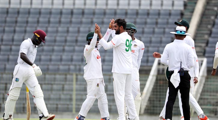 বাংলাদেশ নিতে পারলো দুই উইকেট, ওয়েস্ট ইন্ডিজ করলো ২২০